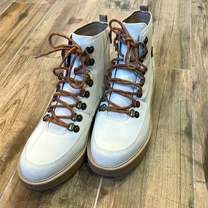 Teva Midform Boots White Women’s Size 10